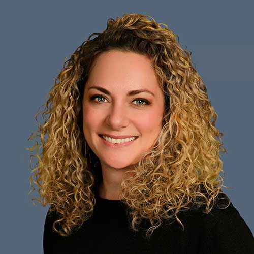 Portrait of Roseann Linsmeyer